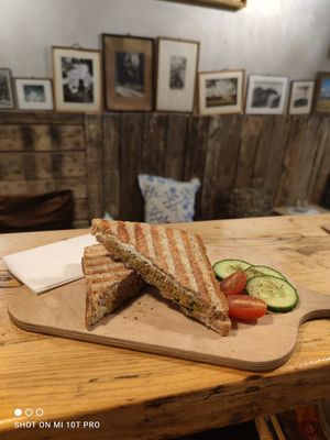 Falafel Cream Cheese Sandwich  at Salon 7 in Oldenburg