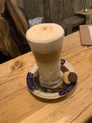 Caramel latte with oat milk  at Salon 7 in Oldenburg