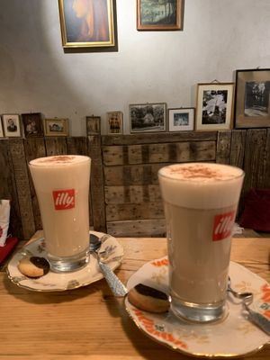 Chai Latte with oat milk  at Salon 7 in Oldenburg