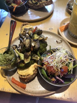 Toast hummus  at BUNA in Lier