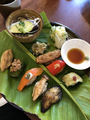 Today’s menu: Sushi  at Santosha 산토샤 in Jeju