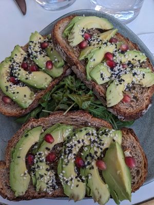 Avocado toast at DS Café in Bordeaux