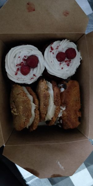Vanilla cupcakes, maple cookies and banana bread at lu & i in Montreal