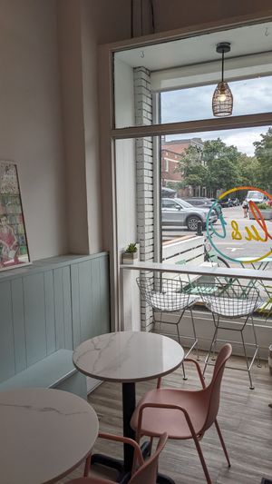  at lu & i in Montreal