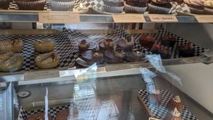  at lu & i in Montreal