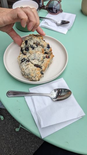  at lu & i in Montreal