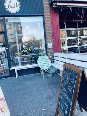 Outsidee  at lu & i in Montreal