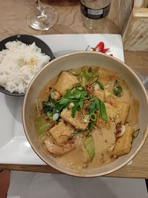 Satay Asian rice bowl at The Fishpond in Matlock