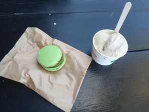 Half pistachio half hazelnut in a cup plus a pistachio macaron at Moo Moo Isbar - Nordhavn in Copenhagen