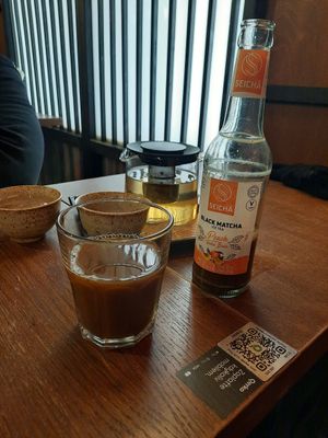Vegan Matcha peach tea at BON - Nádražní in Prague