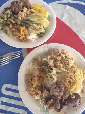 Mixed plates with rice at Paa Tim ร้านอาหารเจป้าติ๋ม in Krabi