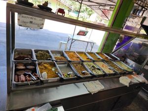 Choose food at Paa Tim ร้านอาหารเจป้าติ๋ม in Krabi