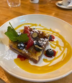 Vegan crumble (marked as vegan on the menu)  at El Trastero Cuina in Mallorca