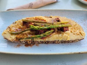 Hummus, asparagus and sundries tomatoes - 😋 at Lasai Maitia in San Sebastian