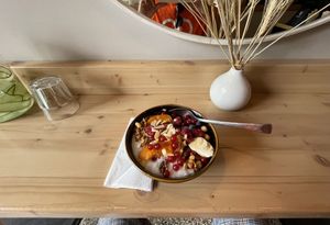 Build-your-own goodness with friendly, smiling service 🥣😀  at Fågel by artizán in Budapest