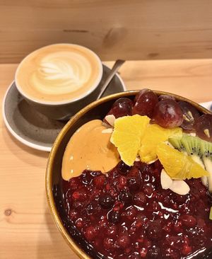 Berries porridge  at Fågel by artizán in Budapest