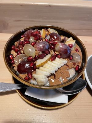 ‘Plum crumble’ porridge  at Fågel by artizán in Budapest