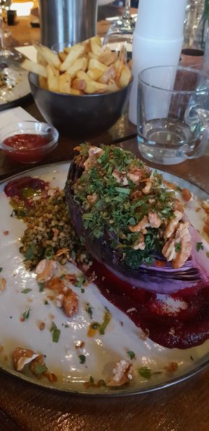 Spitskool met bulgur, walnoten en bieten-miso créme at 't Wapen van Kennemerland in Haarlem