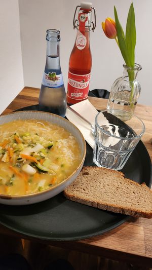 Erdnusssuppe mit Gemüse vom Suppenbuffet at Chocova in Tettnang