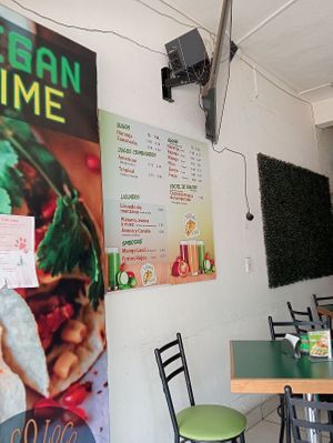 Menú de bebidas & cocteles de fruta/Drinks menu & fruit cocktails at El Taco Loco Vegano in San Andres Cholula