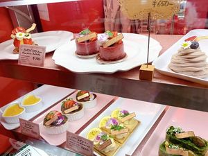 ショーケース at Salon de the Rima in Tokyo