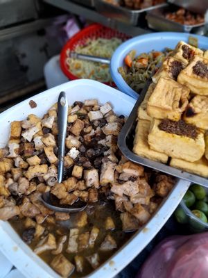 Vegan food at Dieu Hanh Com Chay in Ho Chi Minh City