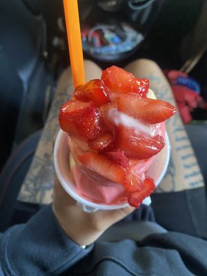 Mini Vegan Big Pop (Cherry/Pineapple) w/Fresh Strawberries 🍓💕 to beat Sweltering September 🥵  at Yogurt Mill in Modesto