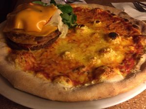 pizza burger at Sfizy Veg in Berlin