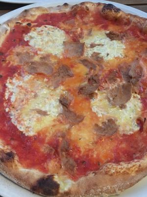 Speck Gorgonzola pizza at Sfizy Veg in Berlin