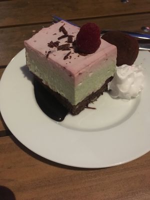 Raspberry matcha cake at Sfizy Veg in Berlin