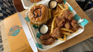 La méxicana (con papas y nuggets)  at La ReContra in Lima