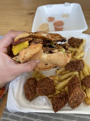 Big R 🤤  at La ReContra in Lima