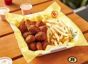 Combo mediano de nuggets / Nuggets medium combo at La ReContra in Lima