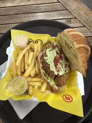 Speciality Burger if the Week  at La ReContra in Lima