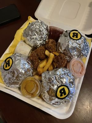 “Mini x4 unidades” combo (2x2 la crispy y queso tocino) . queso y tocino 3/10  at La ReContra in Lima