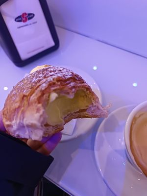 Lots of vegan cream at Cafè Vanity Sessantasette in Bologna