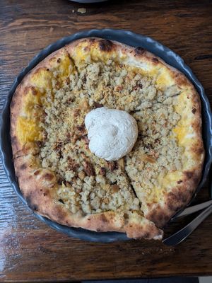 4 cheese pizza at Pianta in Bogota