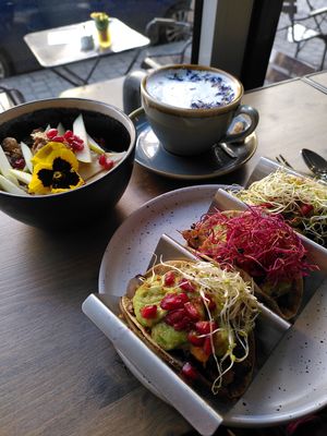 vegan brunch: granola, veganised tacos and blue moon soup at Spread The Moon in Brussels
