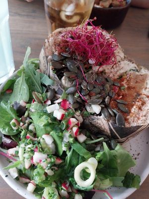 Très at Spread The Moon in Brussels