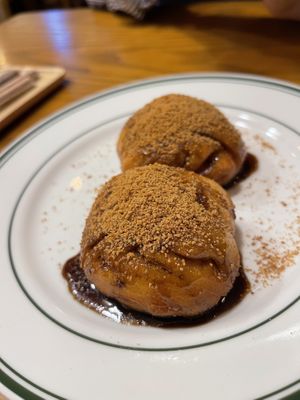 The cinnamon donuts  at Alt.a in Seoul