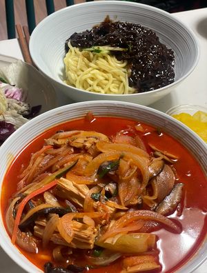 Jjam-bbong & jja-jang myeon  at Alt.a in Seoul