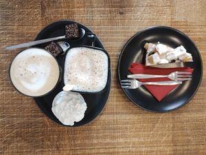 Oat milk latte, hot chocolate, vegan chocolates, vegan whip & blueberry blondie at Chocolate Company Cafe - Oude Binnenweg in Rotterdam