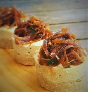 Raw, Vegan, gluten free, sugar free
CARAMELIZED OINION CHEESECAKE at Graines de Folie & Co in Saint-denis