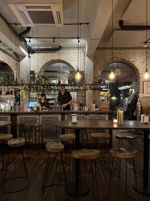 Bar  at som saa in East London