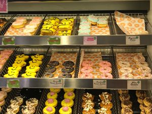 7 vegan donut options: vegan flower, vegan bee, vegan osterei, Bavarian creme, chocolate frosted sprinkles, strawberry frosted sprinkles, and white sprinkles at Dunkin' in Leipzig