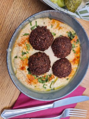 Falafel in hummus at Smokvica - Molerova in Belgrade