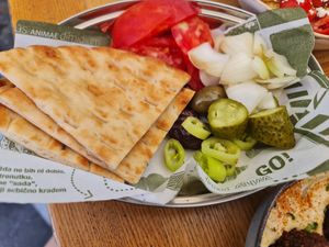 Fokaccio and vegetables at Smokvica - Molerova in Belgrade