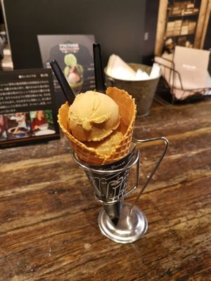 Caramel scope and fig scope at Far East Bazaar in Osaka