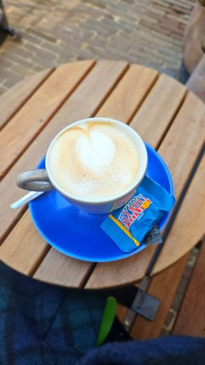 Cappuccino met havermelk at Het Coffy-Huys in Enkhuizen