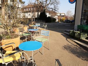 Outdoor seating at Vita Volta in Zurich
